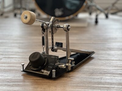 Roland KD 7 Bassdrum Trigger, Tama Fußmaschine