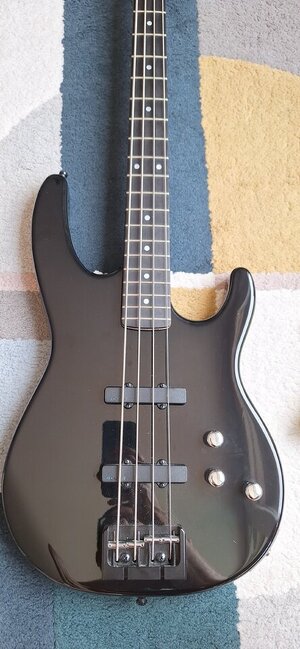 Carvin (heute Kiesel) Bass, sehr leicht!