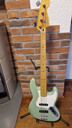 Fender Player 2 Jazz Bass mit Preci Hals