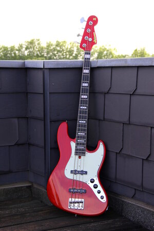 Moon JB4 Active Japan E-Bass Jazz rot 70s Style