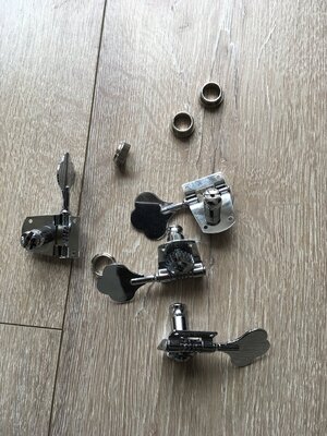 Squier Mechaniken silber