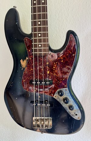 Squier Jazz Bass MIJ 80er Relic Nitro black