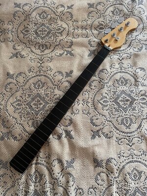 Fretless Jazz Bass Neck von Bassline