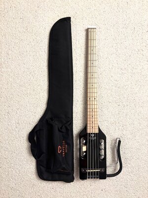 Traveler Guitar Ultra Light 5 String Bass schwarz