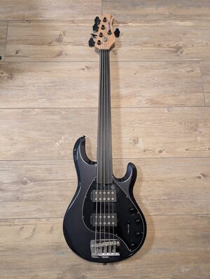 MM Stingray 5HH Fretless (1).jpg MM Stingray 5HH Fretless (1).jpg