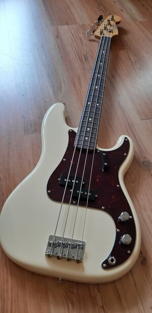 fender-vintera2-preci.jpg