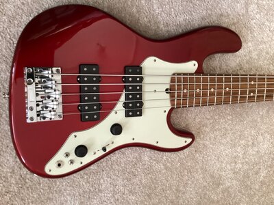 Fender Roscoe Beck V Candy Apple Red (USA, 1999)