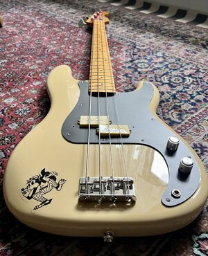 Tausche Verkaufe Vintera Precision Bass mit Extras