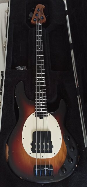 Musicman Stingray special, nitro refinish