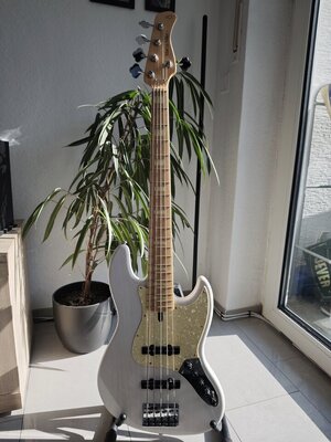 Sire Marcus Miller V7 5 1st Gen White