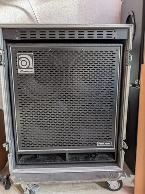 Ampeg PN-410HLF 4x10 Bass Cabinet Box mit Flightcase