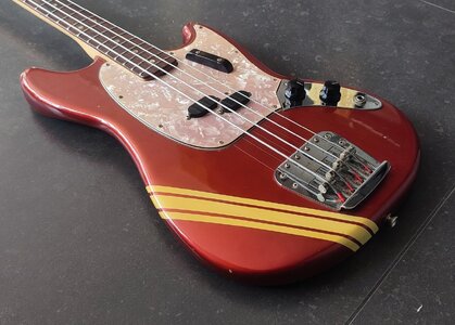 Fender Mustang Bass 1970 competition red