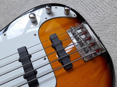 Squier Precision V Front Kontrollplatte & Brücke -4- .jpg