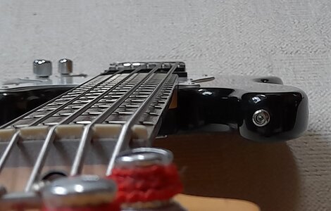 Squier Precision V Hals Geradheit -9-.jpg
