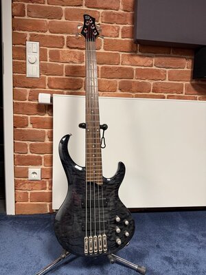 Ibanez BTB405QM - 5-Saiter-Bass, hergestellt in Korea