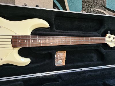 Musicman Stingray 5 H aus 2004 * Koffer inklusive * TOP