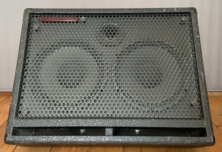 yamaha-bbt500-peavey-p210kc-04.jpeg
