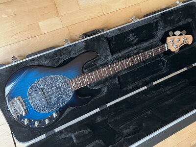 Music Man Stingray 4 H 3EQ Pacific Blue Burst von 2011