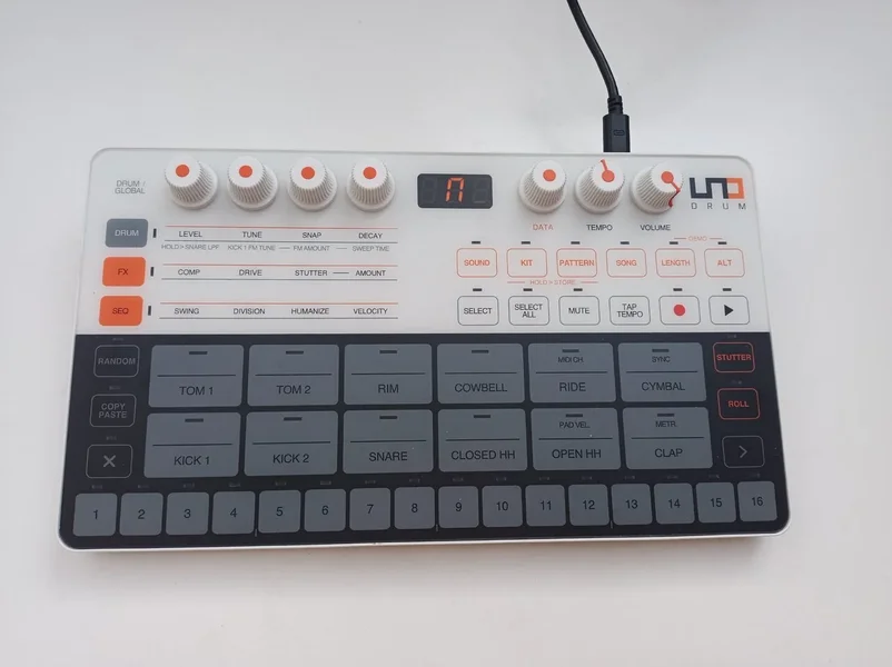 IK Multimedia Uno Drum Drumcomputer