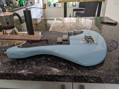 JD_Jaguar_Bass_side_small.jpg