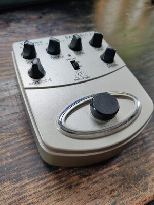 Behringer V-Tone Bass BDI 25 (Bass Preamp + DI)