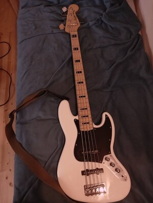 Fender/Squier  Modified Jazzbass (5-String)