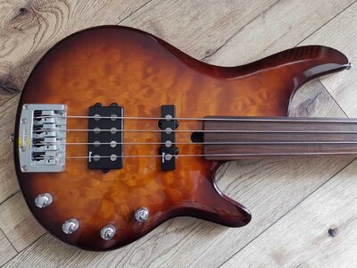 V/T : IBANEZ RD500 FRETLESS BASS