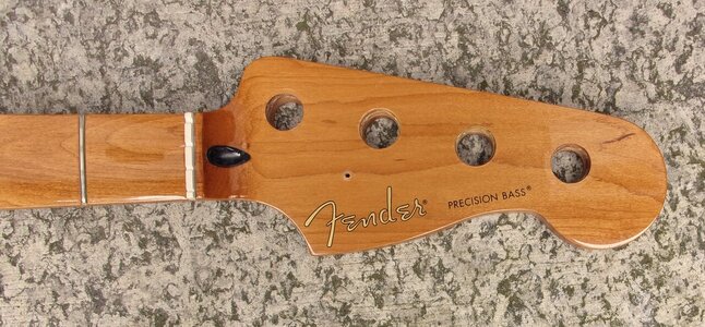 Fender roasted maple Precision Bass Hals 2019
