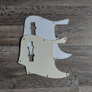 2 Squier Jazzbass Pickguards
