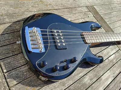 Ernie Ball MusicMan Stingray V Black 1998 (USA)
