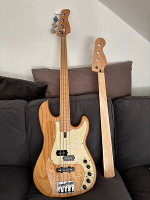 Sire P7 FL NT Gen2 + no-name fretless neck