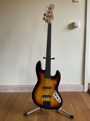 Squier Jazz Fretless