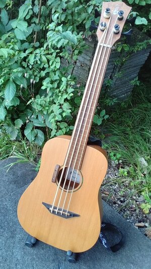 Ukulelen-Bass fretless Harley Benton Kahuna CLU-Bass Ukulele FL