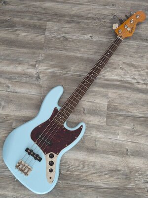 Squier by Fender Classic Vibe Jazz Bass 60s Daphne Blue