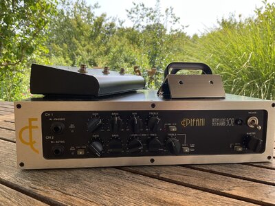 EPIFANI  UL 502 mit footswitch und Rackohren
