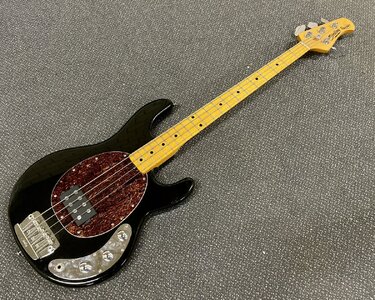 Sterling by Musicman Stingray Ray34CA