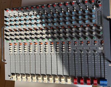 Hill Multimix 16 Kanal Rackmixer