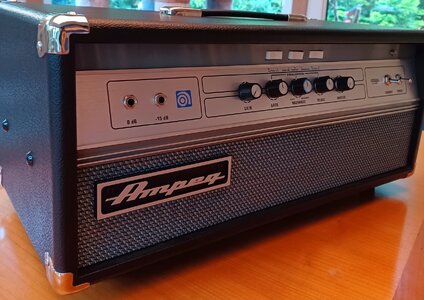 Ampeg V4b inkl. Dustcover