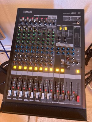 Yamaha MGP12X inkl. Case*