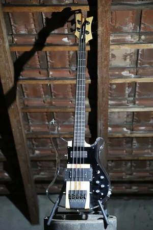 Reduziert: FMW-Guitars Rico Custom Rickenbacker 4001 Clone - transparent