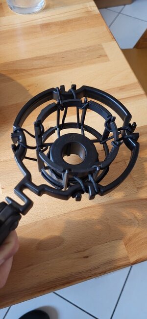 AKG H100 Shockmount /Mikrofonspinne