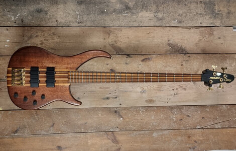 Search/Suche: Peavey Cirrus, Usa made, 4 string
