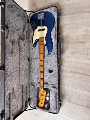 Fender American Ultra Jazz Bass Cobra Blue