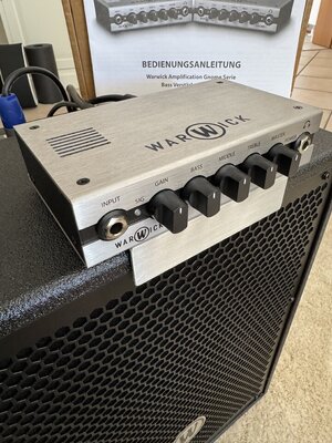 Warwick Gnome Bass Head + Pro CAB 12/4 Bassbox wie neu!
