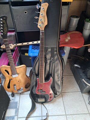Japan Preci mit Sire fretlees Neck