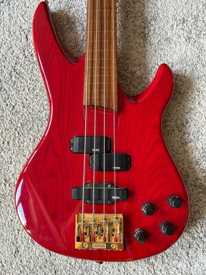 Yamaha RBX-800AF Fretless Bass