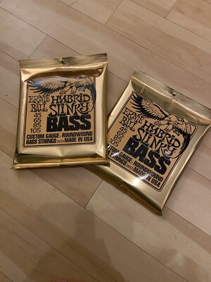 2x Ernie Ball Hybrid Slinky