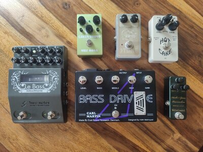 Diverse Pedals abzugeben.