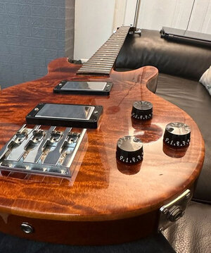 Gibson_Money_Bass_09.jpg