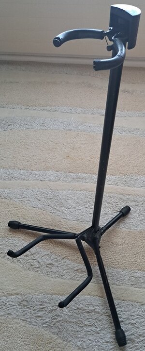 Gitarren- & Bassständer, klapbar mit der Sicherungsfunktion